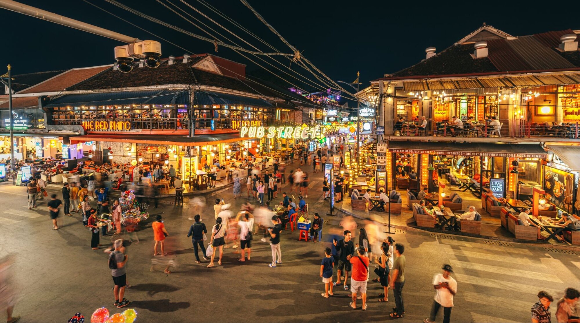 vie nocturne animée à Siem Reap, Cambodge