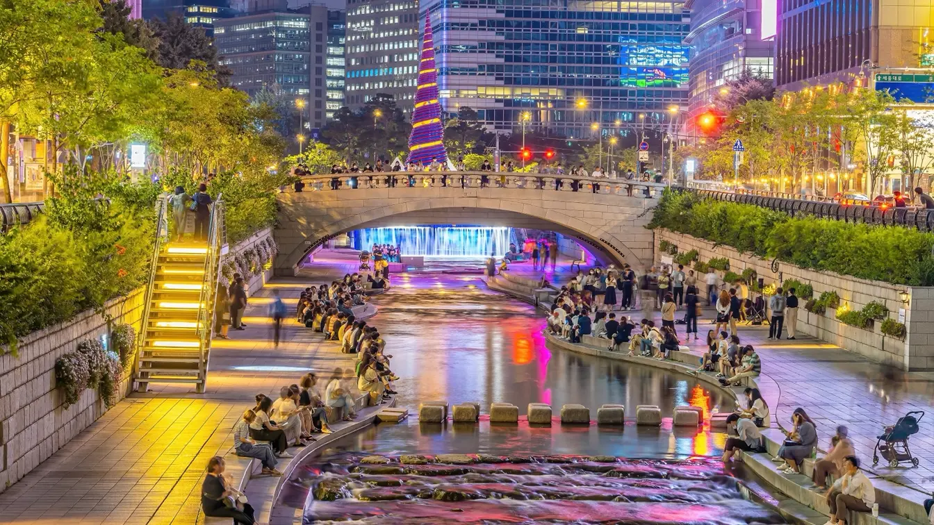 韓国ドラマ『涙の女王』のロケ地となった清渓川の夜景