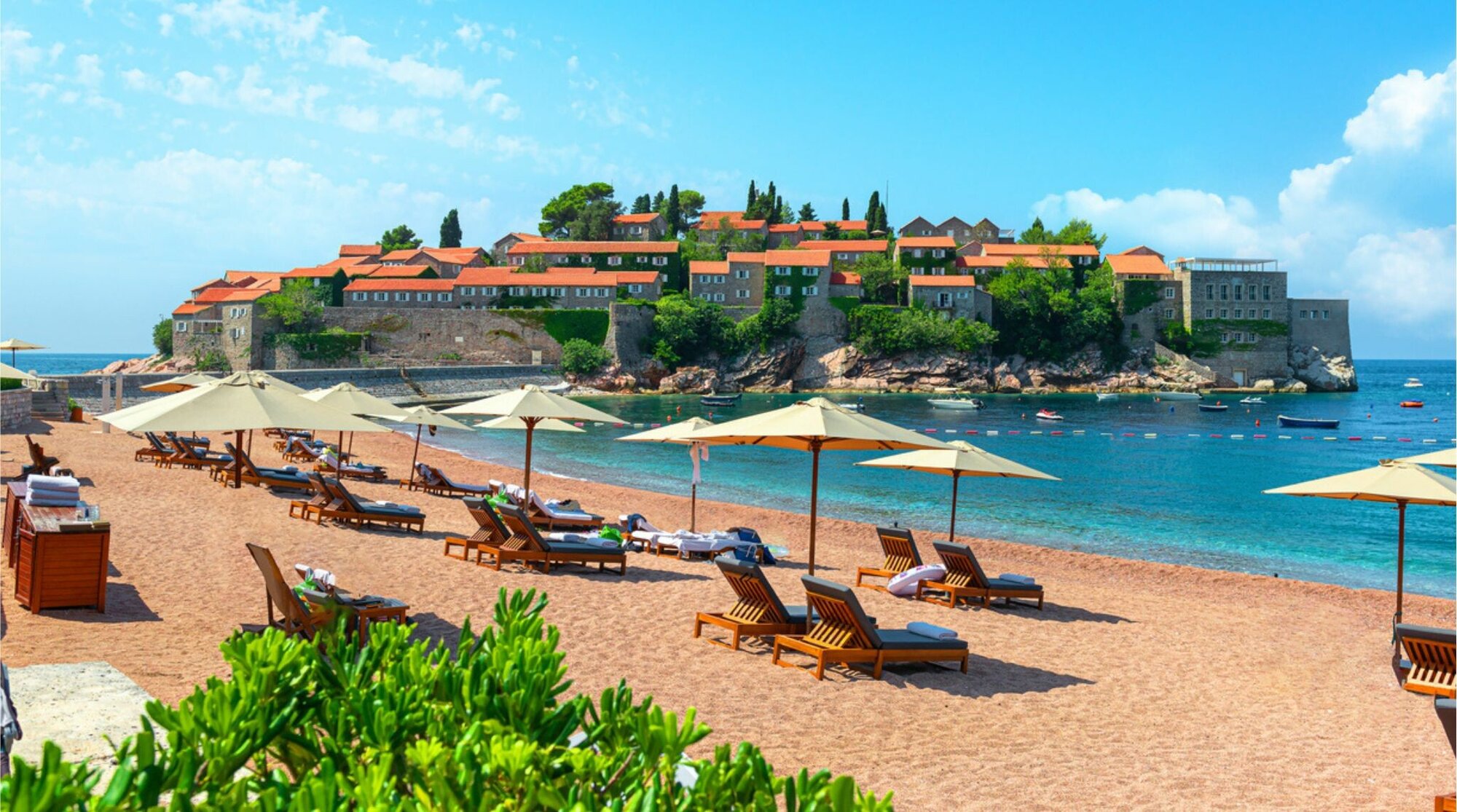 Conheça as maravilhas de Montenegro no verão da Europa