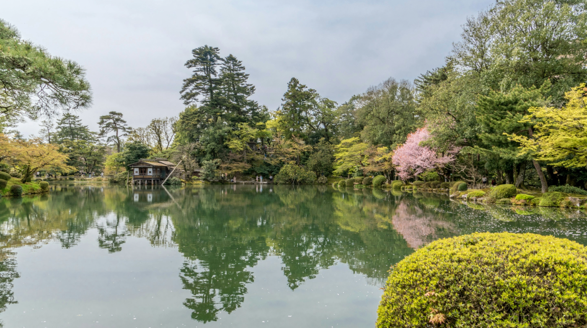Lake in Kenrokuen Garden, Kanazawa, Japan