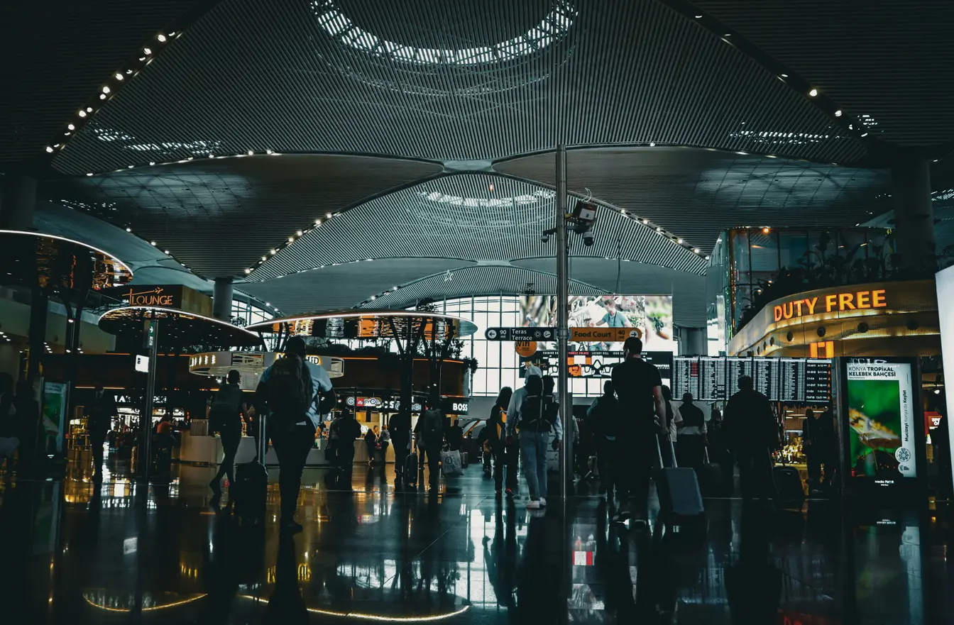 Imagen del Aeropuerto de Estambul (IST) para ilustrar qué documentación presentar cuando viajes a Estambul y llegues al control de aduanas.