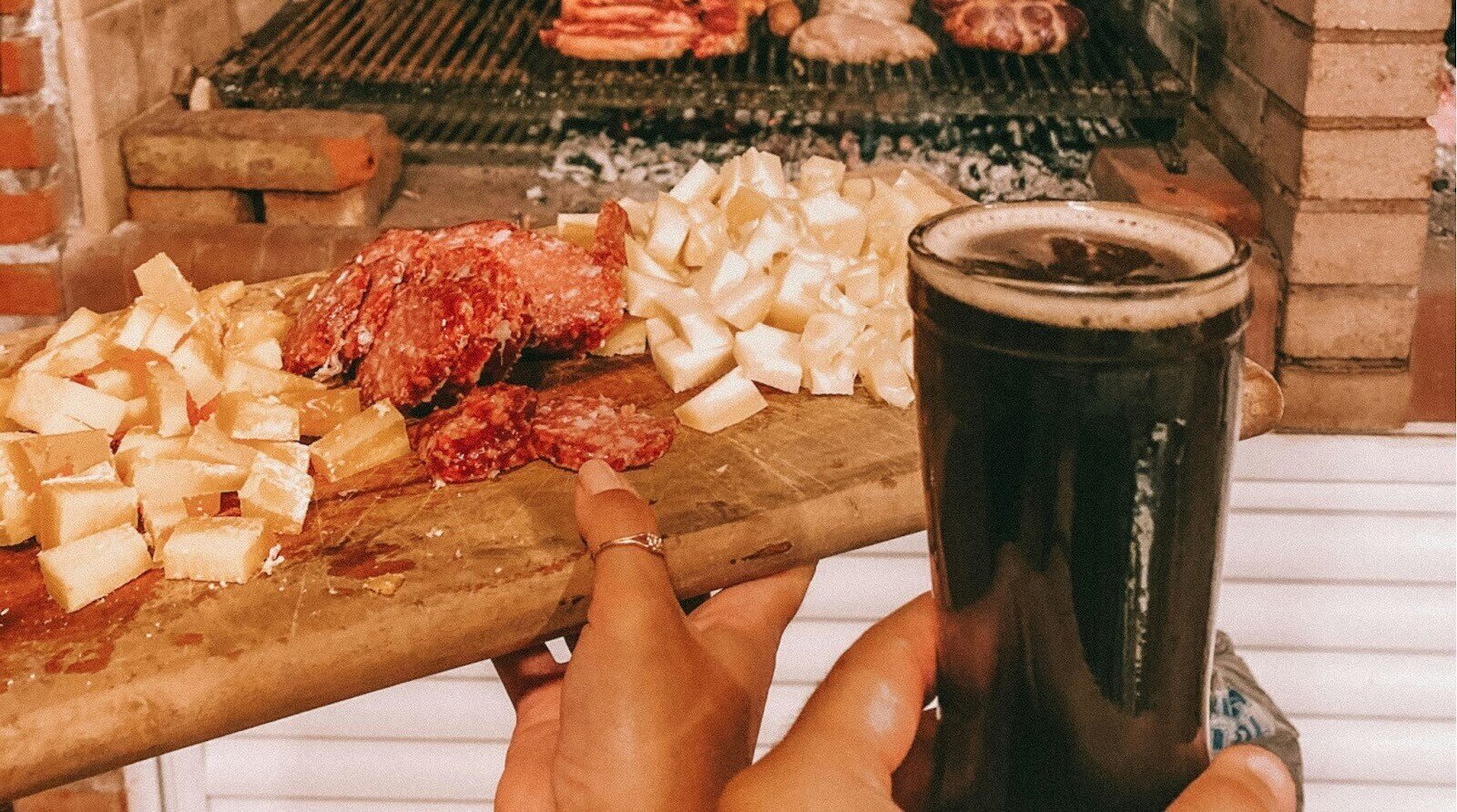 Um clássico argentino: churrasco e fernet.