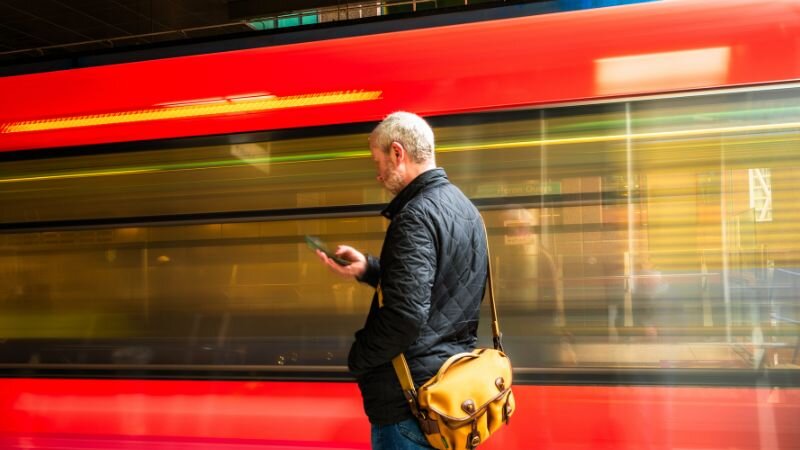 Best International Roaming Plans: US Carriers vs eSIMs
