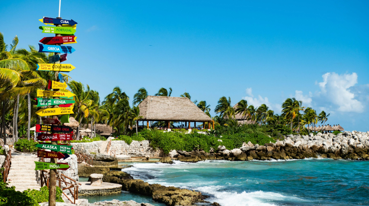 Rocky beach and a hut on Isla Holbox, Mexico
