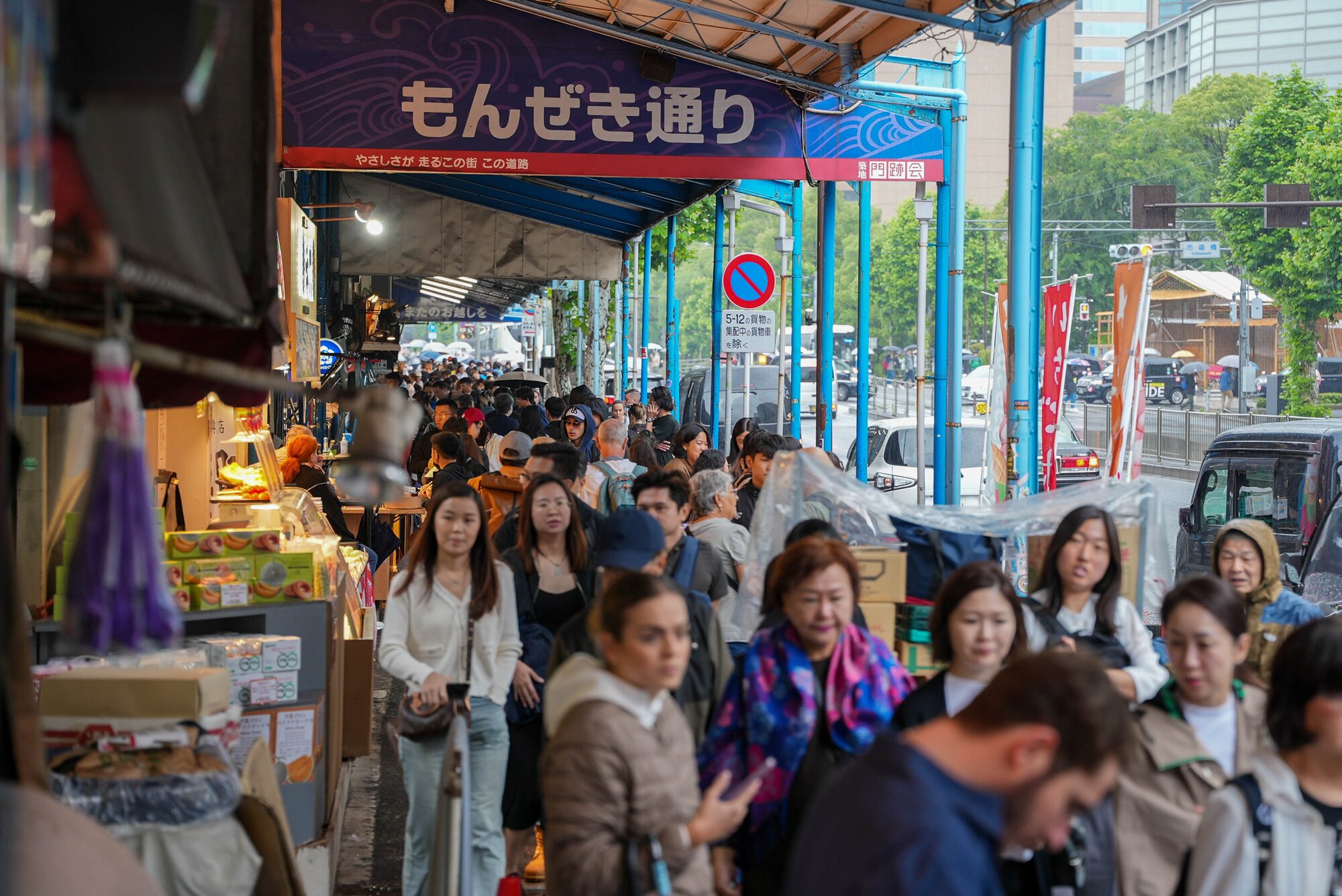 Crowded Tsukiji Market
