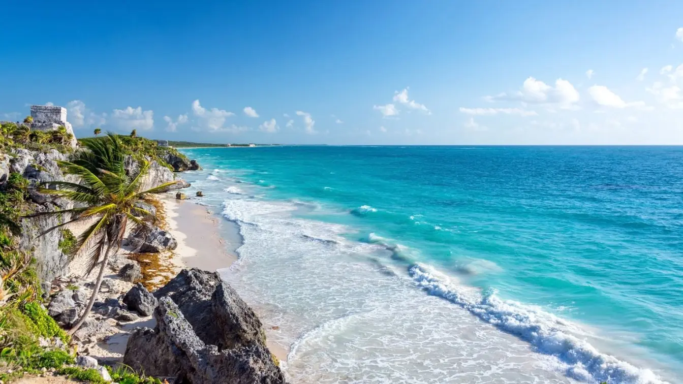 Ruines mayas de Tulum face à la mer des Caraïbes