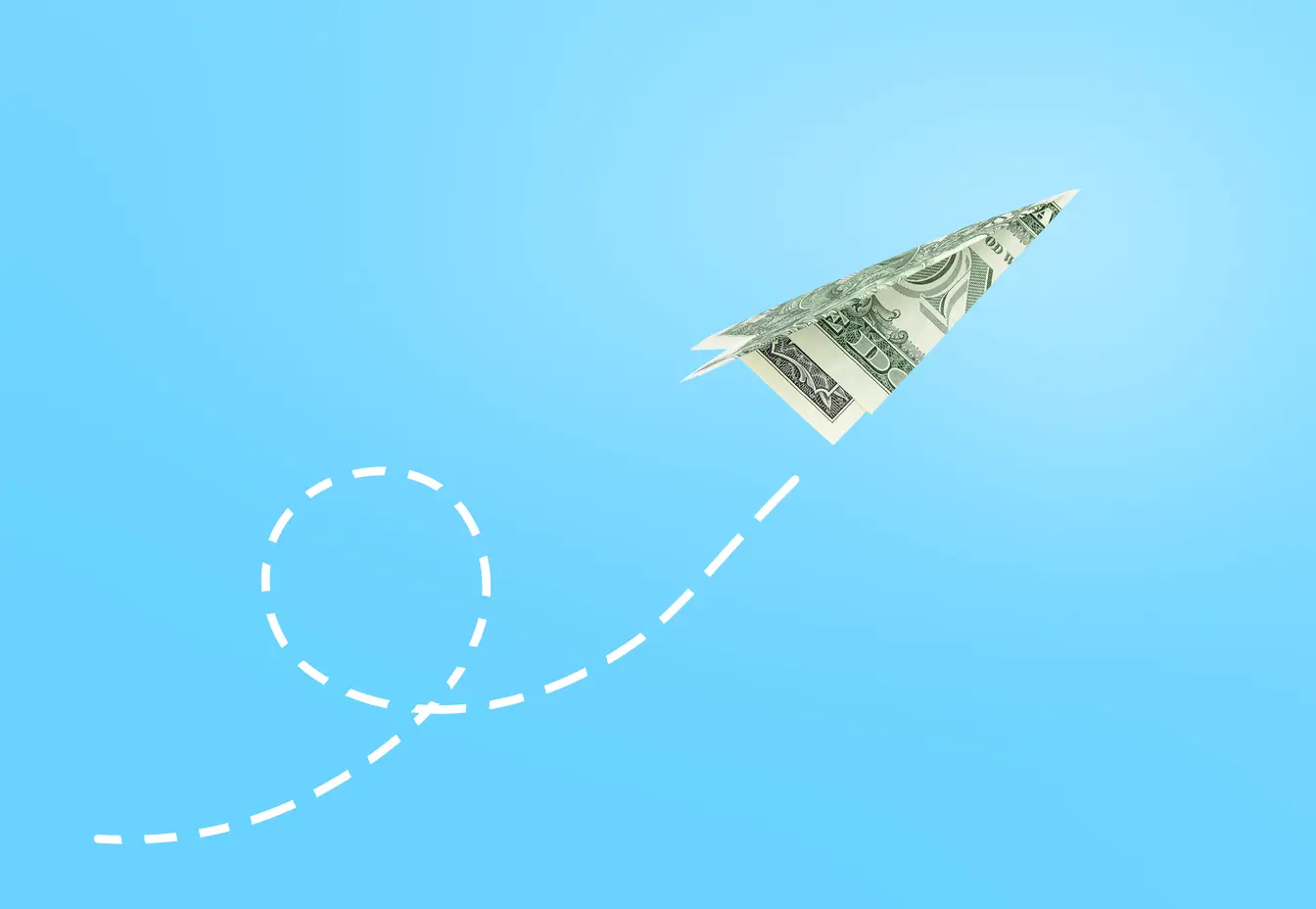  Ilustración de un avión de papel hecho con un billete de dólar estadounidense sobre un fondo azul.