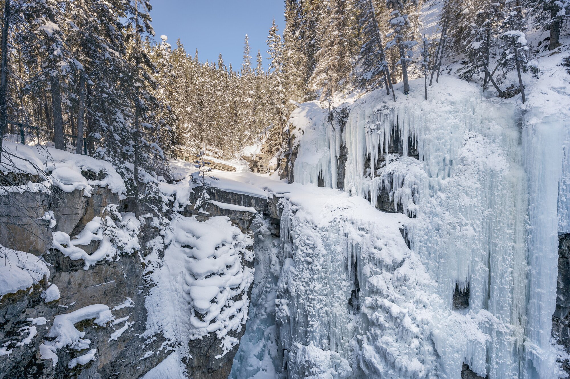 Johnston Canyon, waterfalls in winter