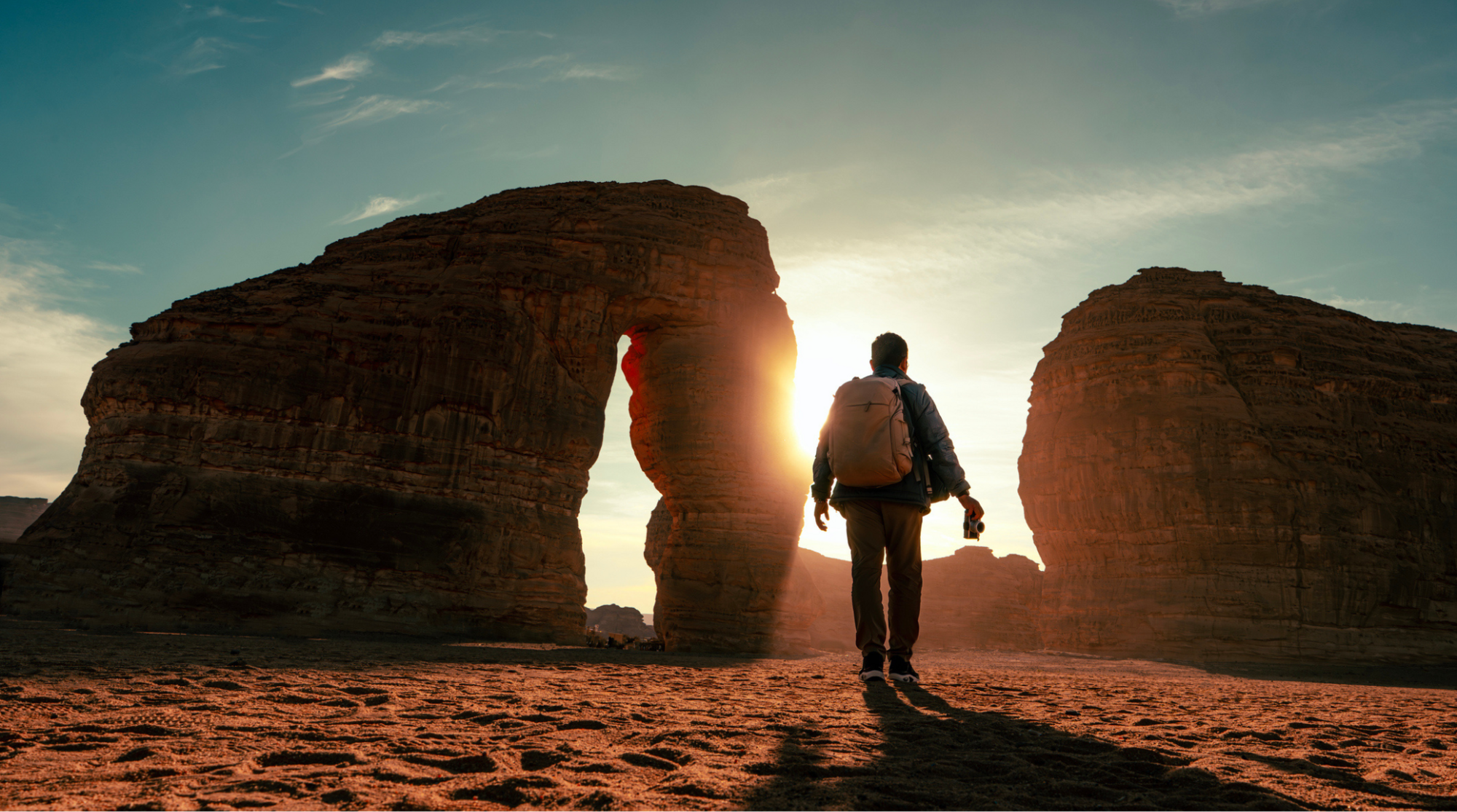 Jabal alFil, la roccia dell'elefante, nel paesaggio desertico di Al Ula
