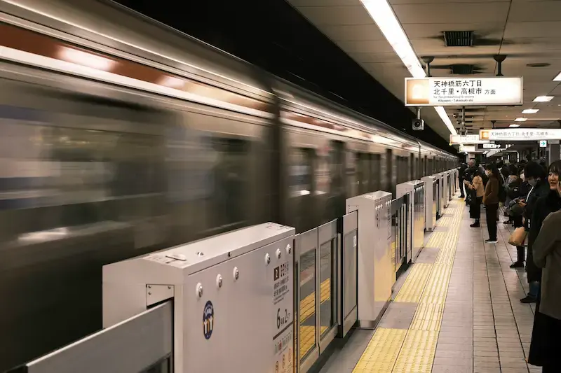Imagen del metro de Japón para ilustrar cómo organizar un viaje a Japón por tu cuenta