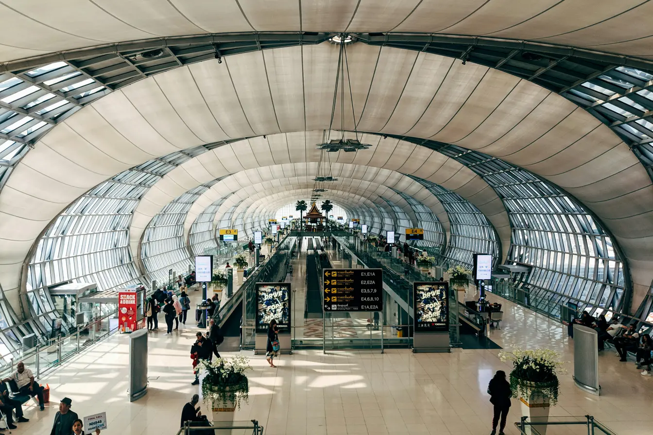 Aeropuerto internacional Suvarnabhumi, también conocido como Aeropuerto Internacional de Bangkok.