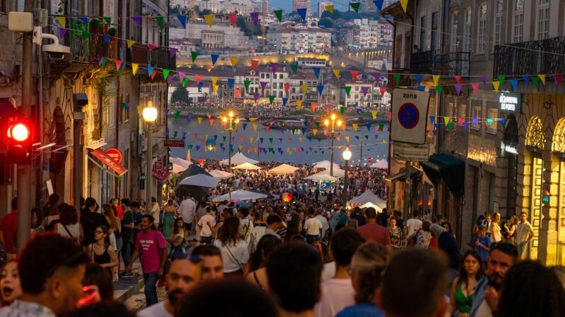 Fêter la São João à Porto comme un local: le guide des expats