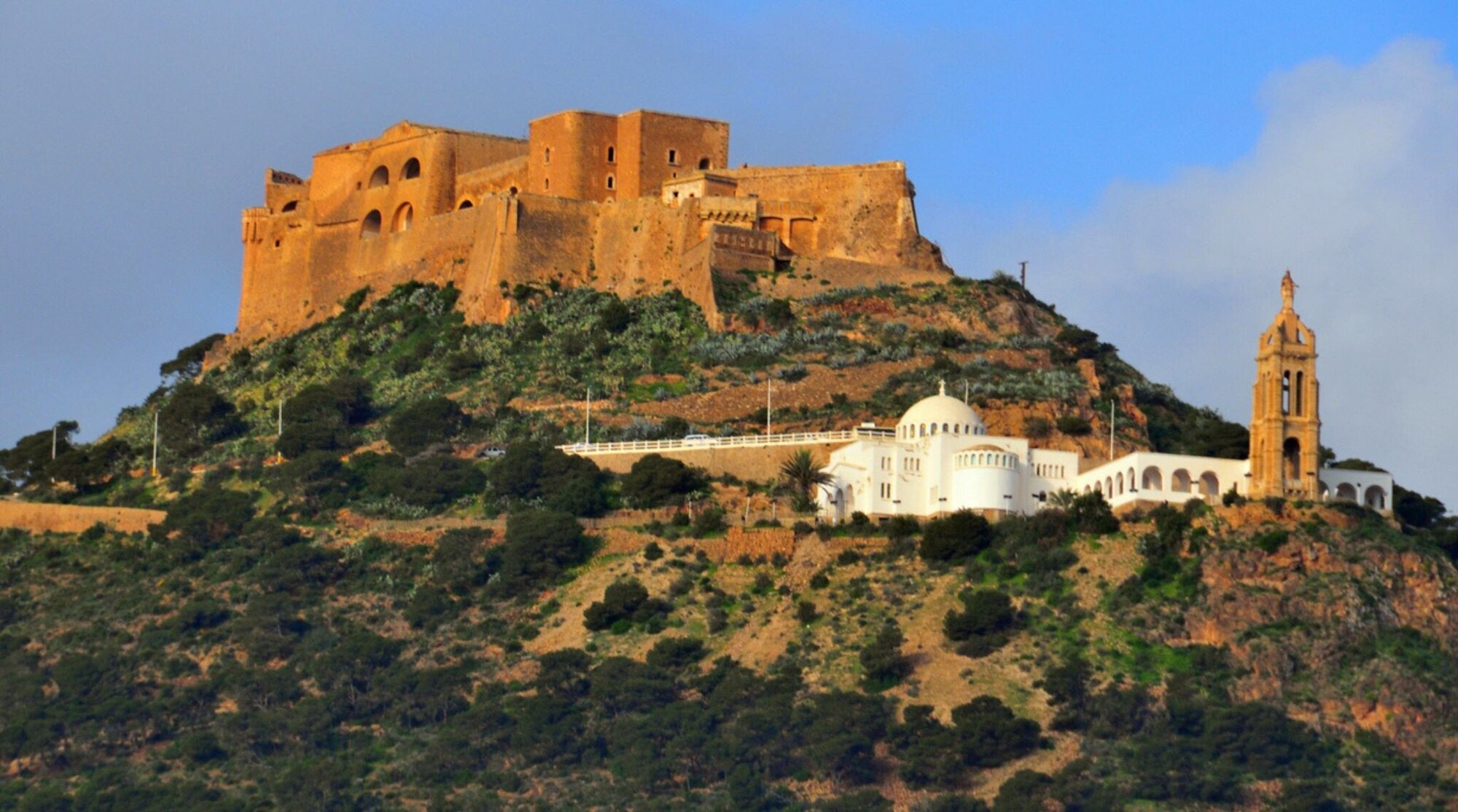 جبل مرجادجو وقلعة سانتا كروز بوهران الجزائر