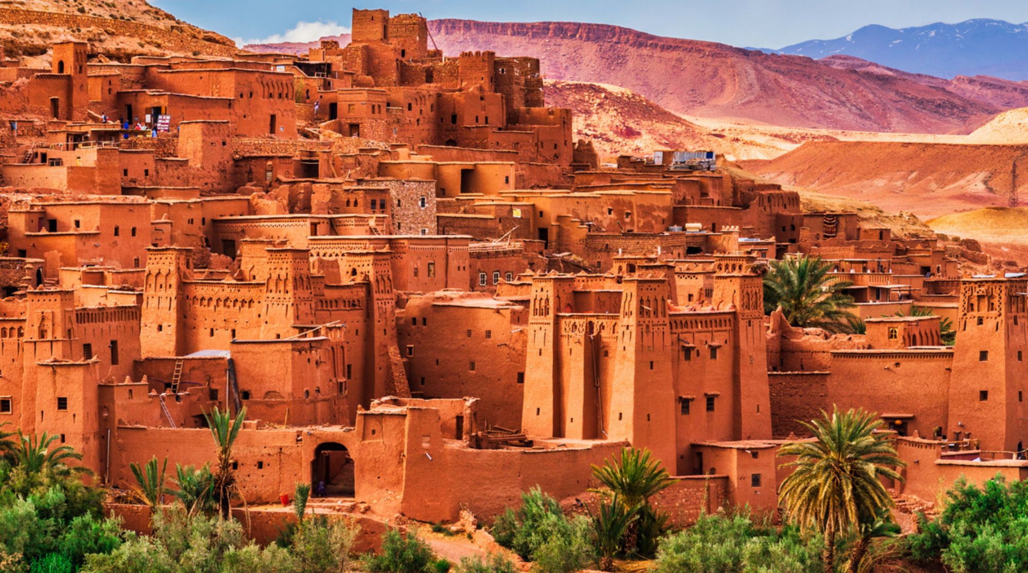 قرية آيت بن حدّو في المغرب خلال النهار في منظر ساحر