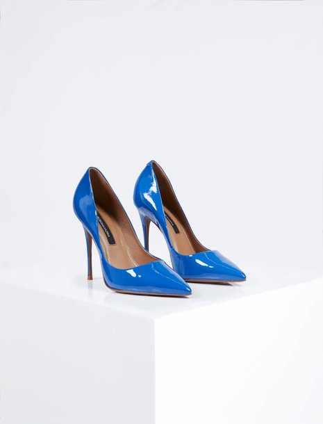 Picture of bright blue patent pointed toe pumps