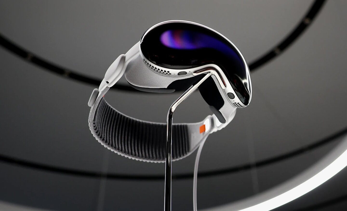 What applications might the fashion sector have for Apple’s new Vision Pro headset? 