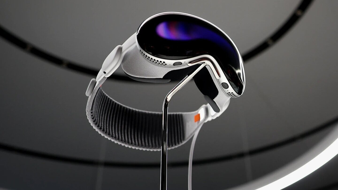 What applications might the fashion sector have for Apple’s new Vision Pro headset? 