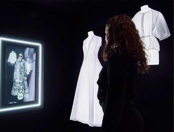 Seven in ten UK luxury fashion consumers ‘in favour of AR shopping solutions’ 