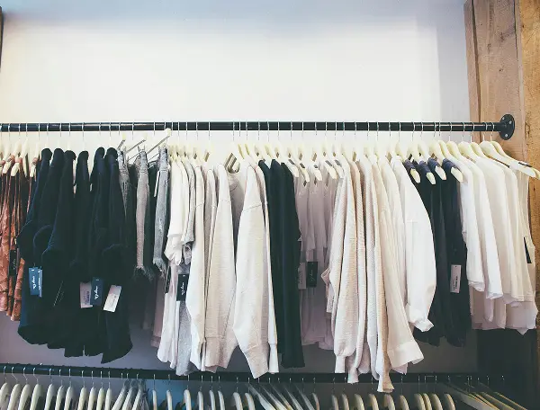 Warm weather helps push up UK clothing sales during August