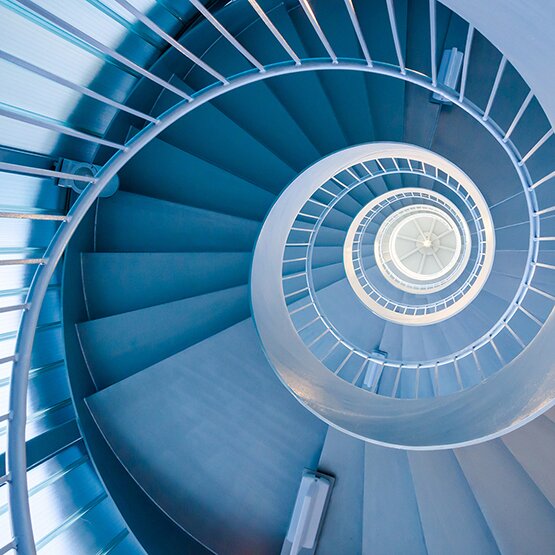 Die perfide Preisspirale: Wie gewisse IT-Riesen ihre Kunden fesseln und zur Kasse bitten