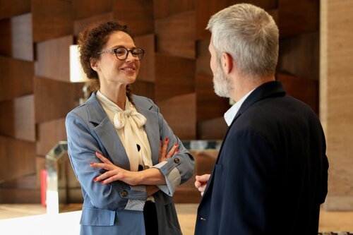 Two business professionals engaged in conversation at a trade show booth.