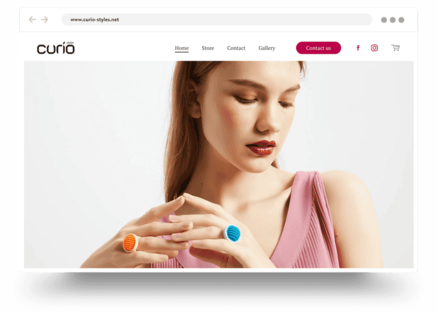 Jewelry website built with Jimdo showing a female model wearing two colorful handmade rings