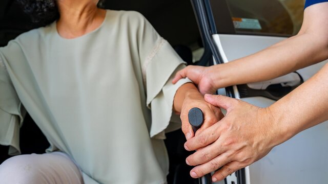 A Helper gently supports an older adult at home. Herewith connects families with reliable Helpers for safe, everyday in-home care.