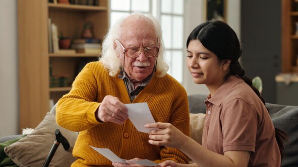Herewith connects families with compassionate Helpers who assist with daily tasks like paperwork, organization, and personal support—helping seniors stay independent at home.