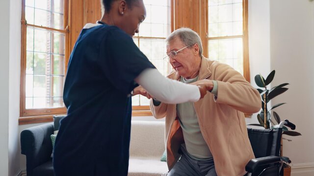 A Helper gently supports an older adult at home. Herewith connects families with reliable Helpers for safe, everyday in-home care.