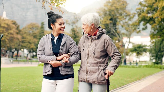 A Helper gently supports an older adult at home. Herewith connects families with reliable Helpers for safe, everyday in-home care.