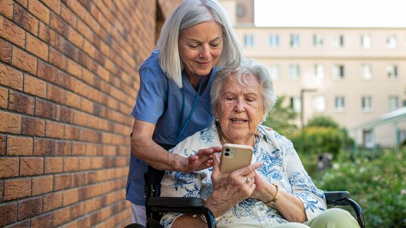 Help seniors stay connected with trusted Helpers in San Francisco. From tech support to daily care, Herewith makes in-home help simple.