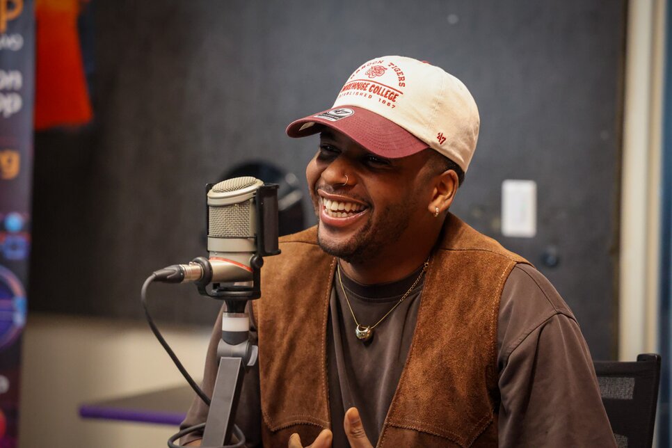 Nelo speaking in microphone