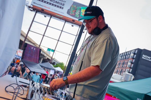 alldaywes DJ'ing at Sun Valley Night Market w/ building
