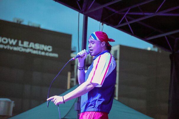 Riaga performing at Sun Valley Night Market