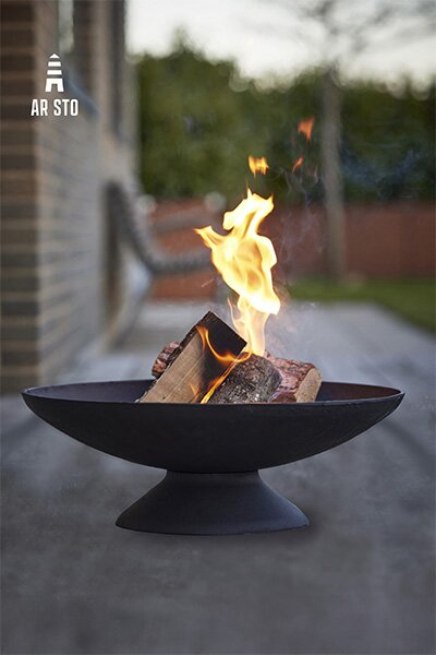 Bålpanne i stål – utepeis for hage og terrasse med levende ild