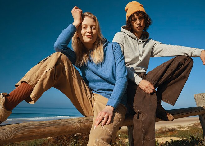 Stilfull og komfortable hettegensere. Trendy profilklær, ideelle for både jobb og fritid.