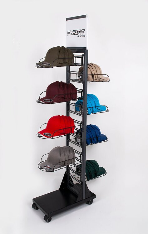 Flexfit displaystativ med caps i ulike farger – praktisk og ryddig løsning for butikk eller showroom. 