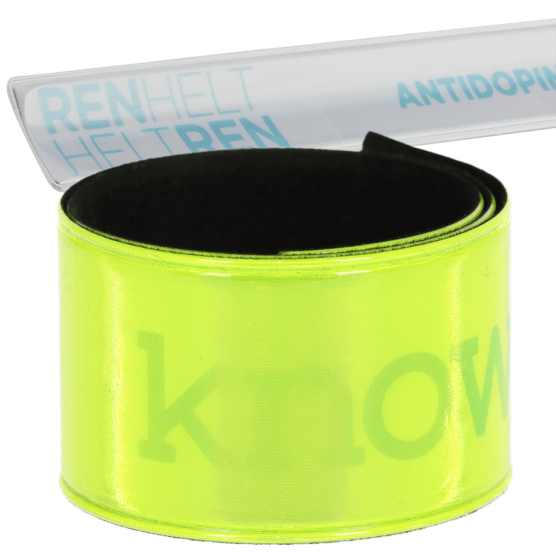 Sammenrullet slapwrap refleks i fluoriserende gul farge med trykk. Effektiv reklamebærer og sikkerhetstiltak.