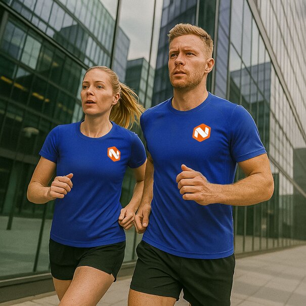 To personer i blå Craft CORE Unify T-skjorter med logo – teknisk treningstøy med høy komfort og god bevegelsesfrihet.
