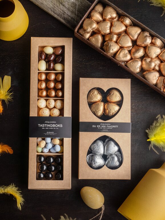 Eksklusive sjokoladepraliner og påskeegg i elegant gaveeske – en smakfull påskegave til både kunder og familie.
