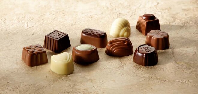Julegodteri – assortert konfekt i melkesjokolade, mørk sjokolade og hvit sjokolade