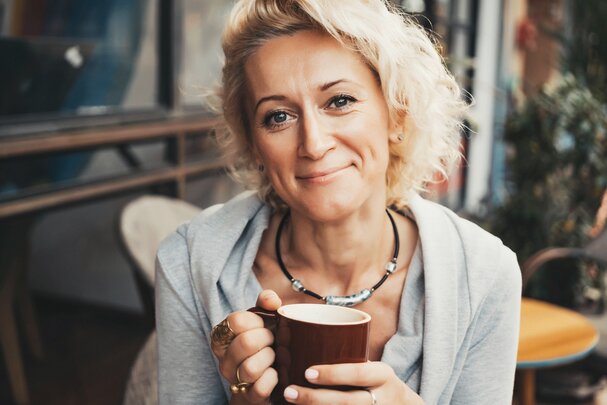 smiling woman ready to stop smoking with the knowledge that her purchase is covered with a money back guarantee