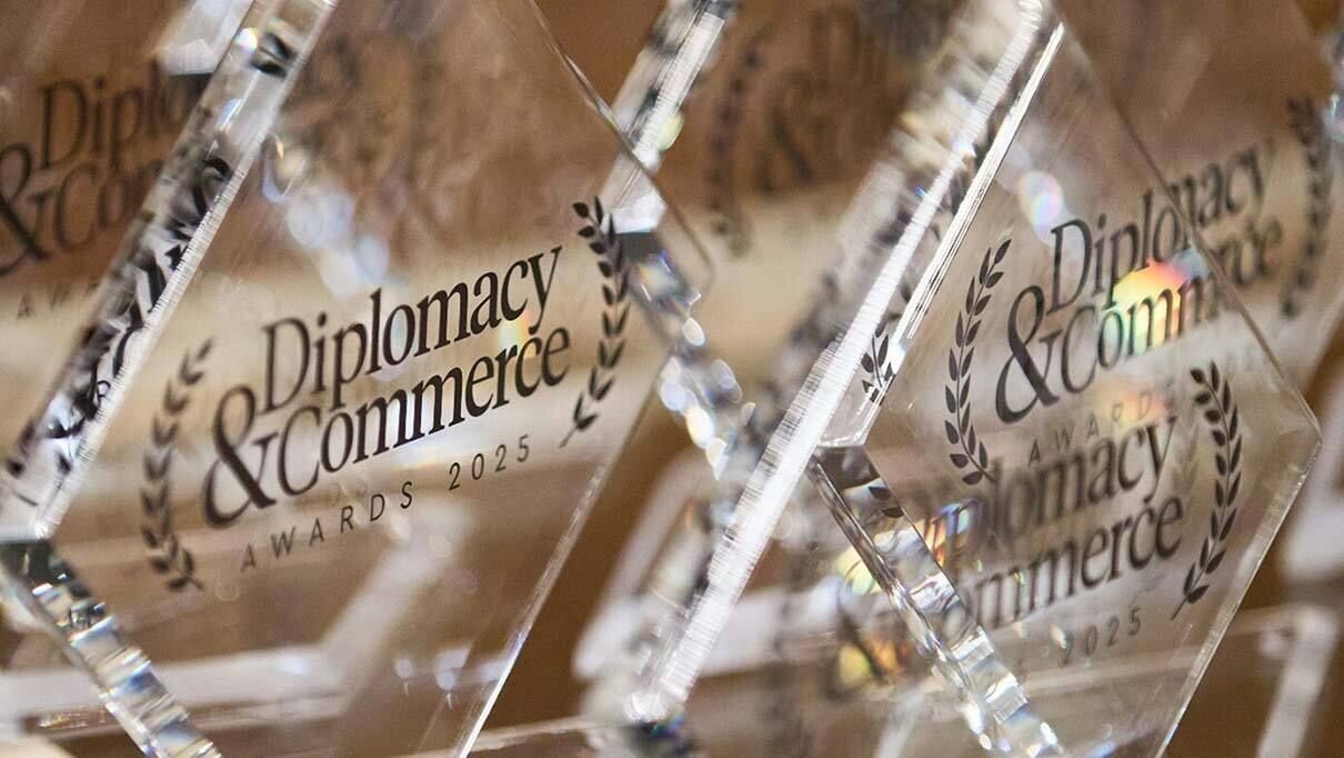 Nagrada Diplomacy & Commerce Awards 2025' u obliku dijamanta.