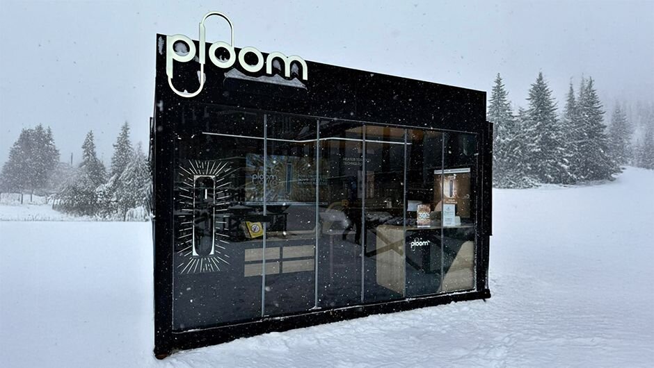Ploom Experience Zone on Kopaonik – a modern Ploom venue set in a snowy mountain environment