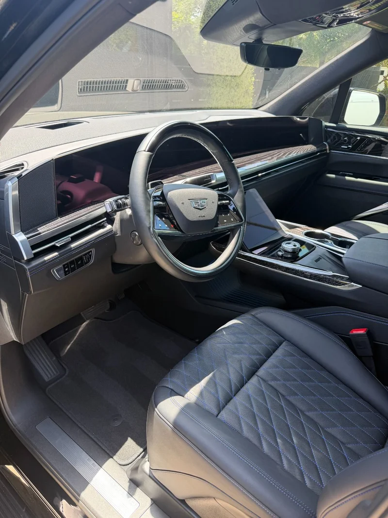 Cadillac Escalade interior detail 3