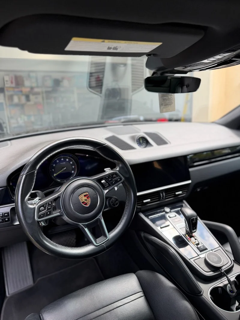 Cadillac Escalade interior detail 4