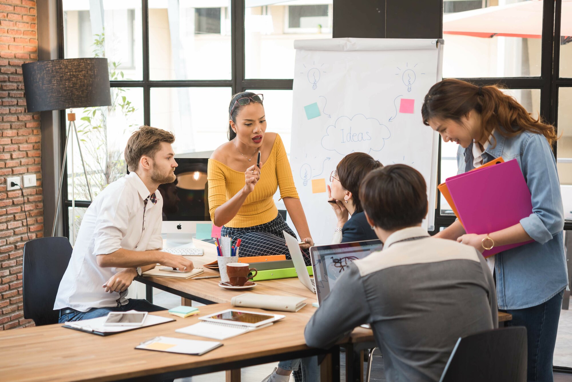 stakeholder alignment meetings shutterstock