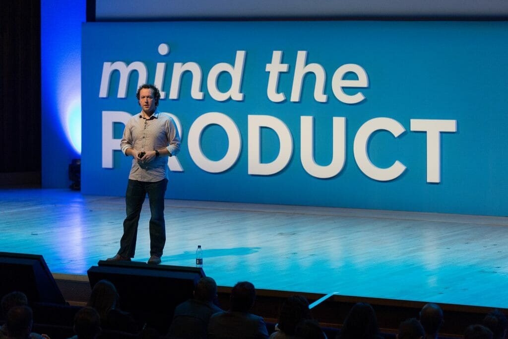 simon-cross-at-mind-the-product-stage