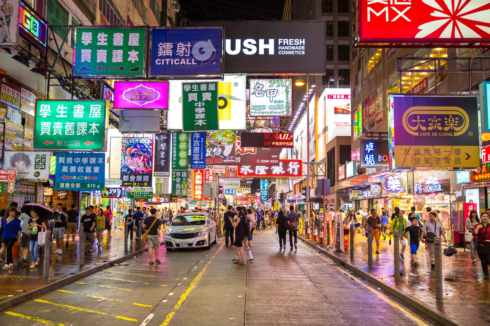 Mongkok at night (Shutterstock)