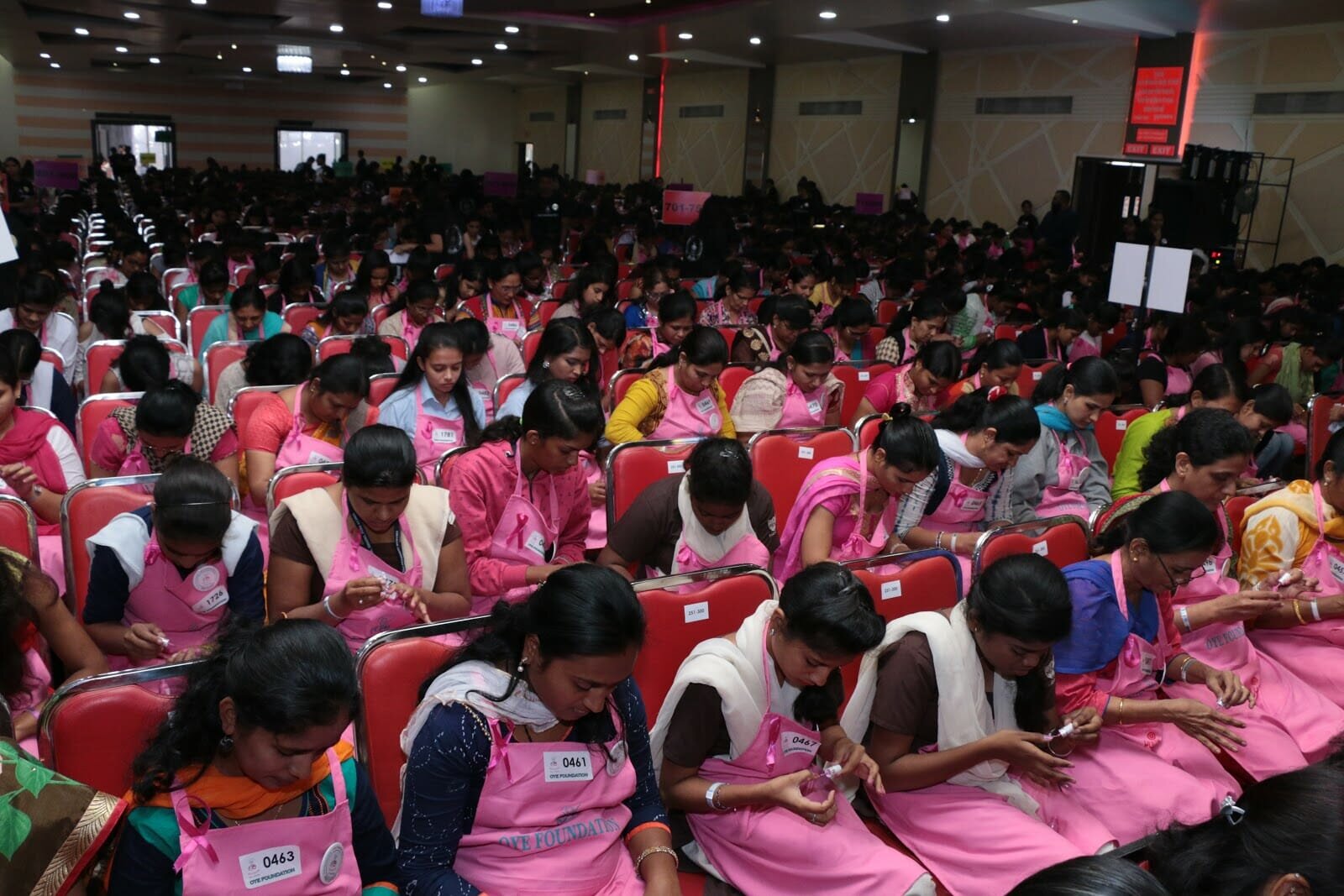 The most people painting their fingernails simultaneously 